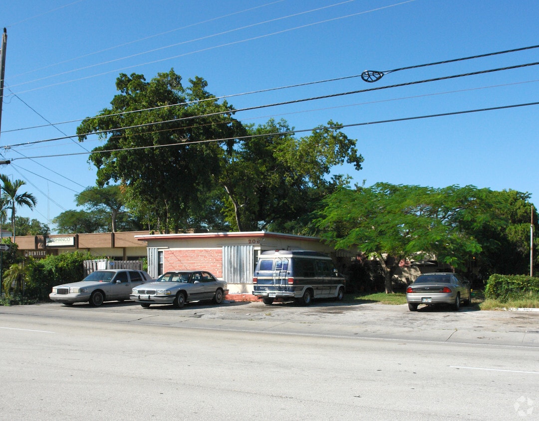 Primary Photo - 206 S Dixie Hwy