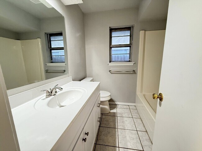 Building Photo - 3204 SE 56th St
