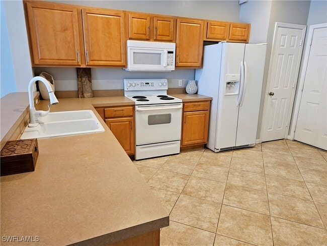 Building Photo - 960 Hampton Cir