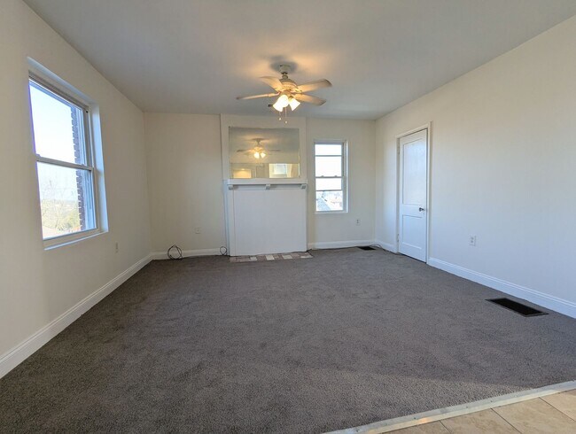 Building Photo - bot3705