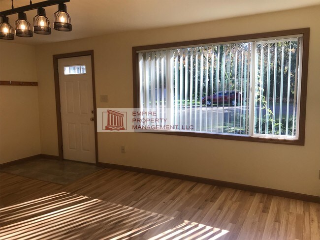 Foto del edificio - 4355 River Rd