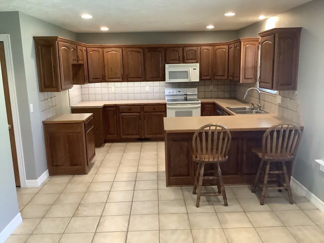 Kitchen - 3623 W Oak Run St