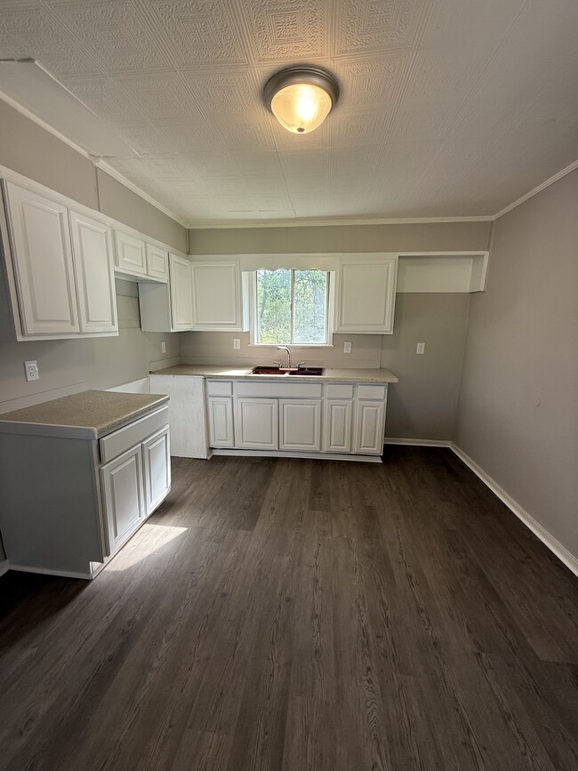 Foto del edificio - 629 Lanett Ave