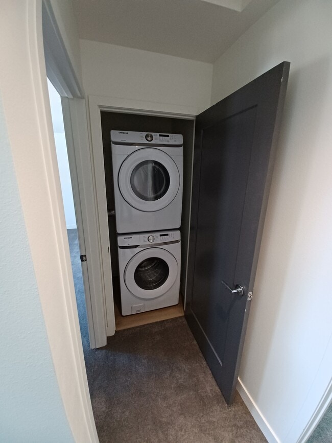 washer/dryer 2 bedroom - Theodora Rowhomes
