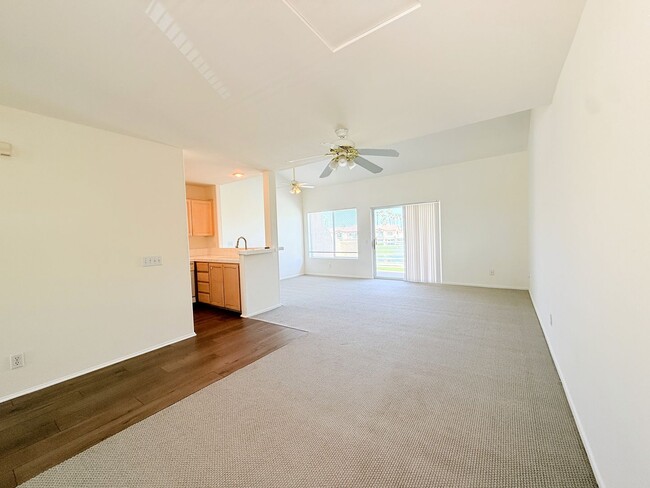 Building Photo - AVAILABLE NOW!!! 1 Bed / 1 Bath Upstairs C...