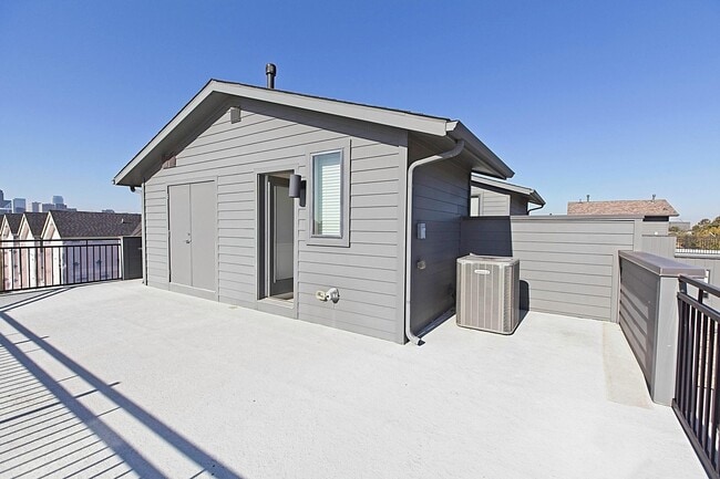 Building Photo - 1405 Bronson Ct