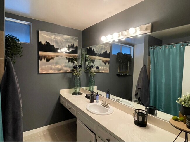 Building Photo - 31555 Lindero Canyon Rd