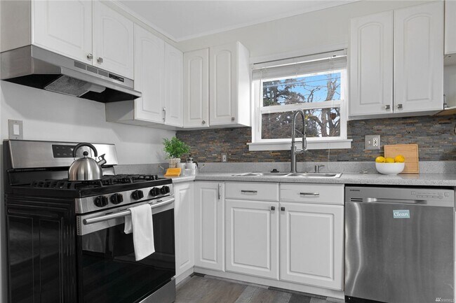 Foto del edificio - PRICE DROP!! TOUR TODAY!!! Updated 4BR/1BA...