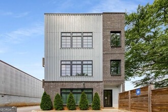 Building Photo - 417 E College Ave