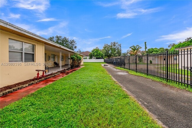 Foto del edificio - 6318 SW 25th St