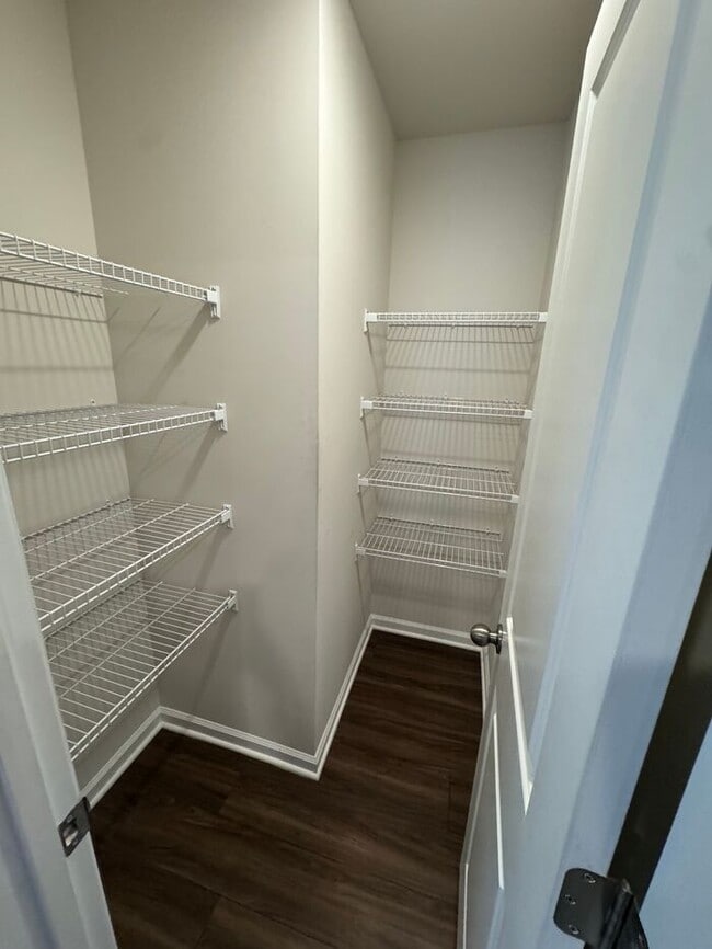 Foto del edificio - 5BR w/ Backyard & Driveway in Camden, SC