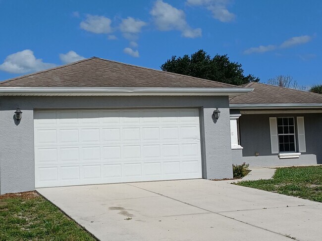 Foto del edificio - 6142 Hester Ave