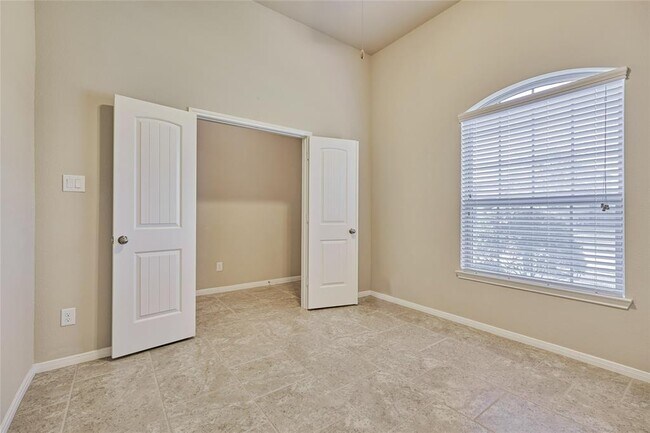 Building Photo - 8934 Alcina Dr