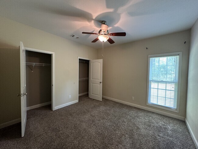 Foto del edificio - 441 Serenity Ave