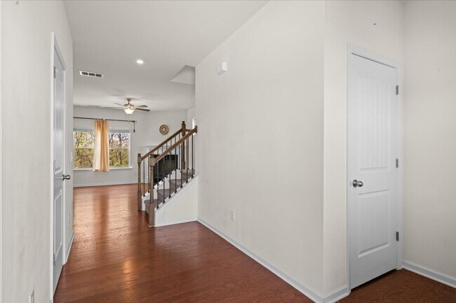 Foto del edificio - 1407 Red Hill Dr