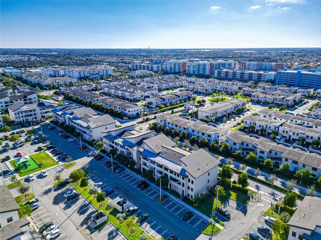Foto principal - 8045 NW 104th Ave