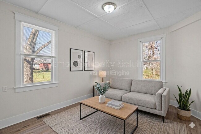 Foto del edificio - 6811 Etzel Ave