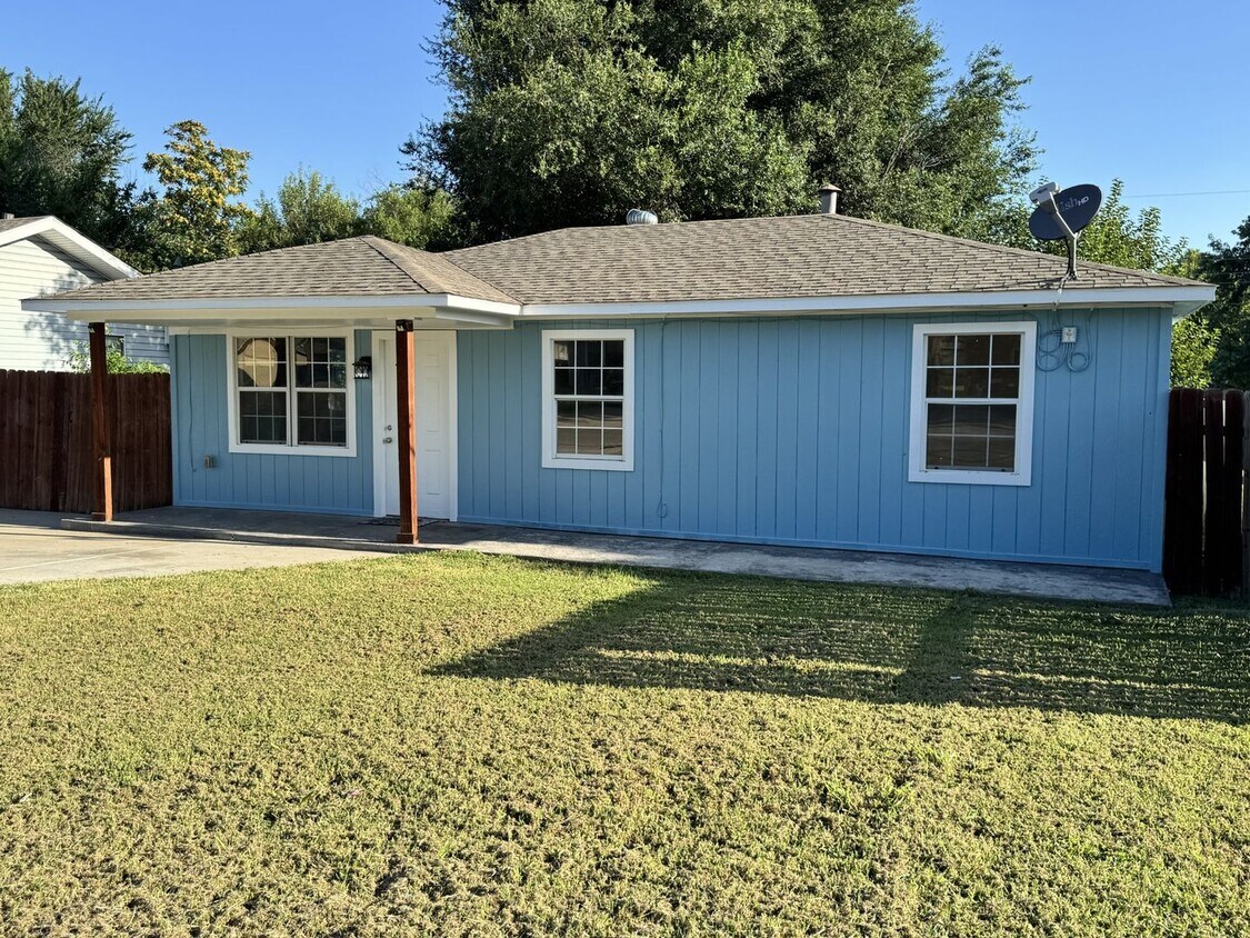 Foto principal - 3 Bedroom 2 Bathroom Home in SW Oklahoma C...