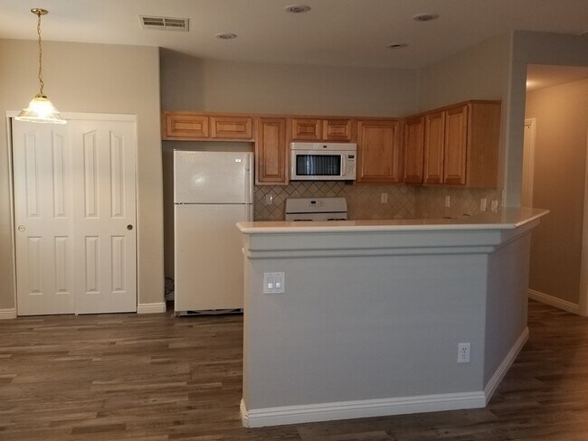 Foto del edificio - ~~Beautiful Mountains Edge Townhome!  3 Bed, 2.5 Bath ~ New! New! New!