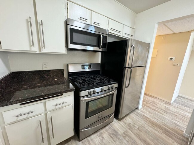 Foto del edificio - 3715 S Canfield Ave