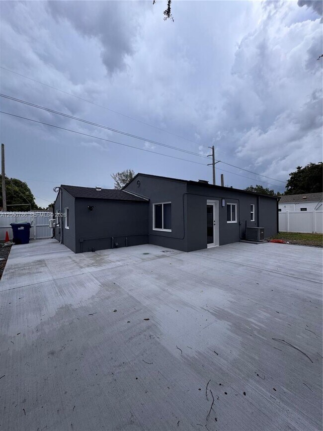 Building Photo - 2416 NW 88th St