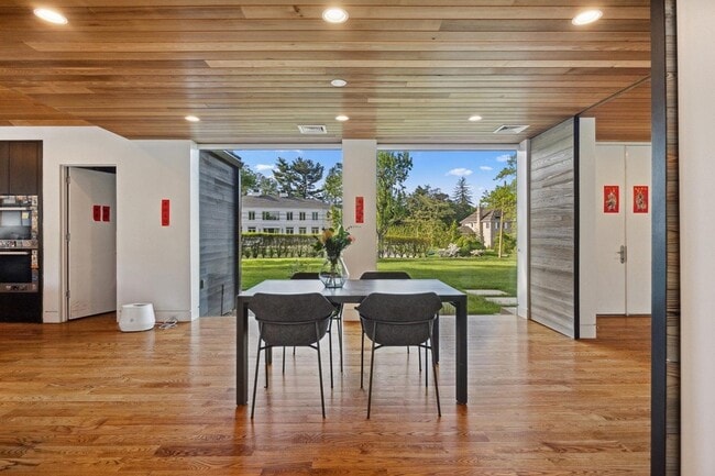 Building Photo - 50 Sheldrake Rd