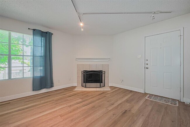 Foto del edificio - 2750 Holly Hall St