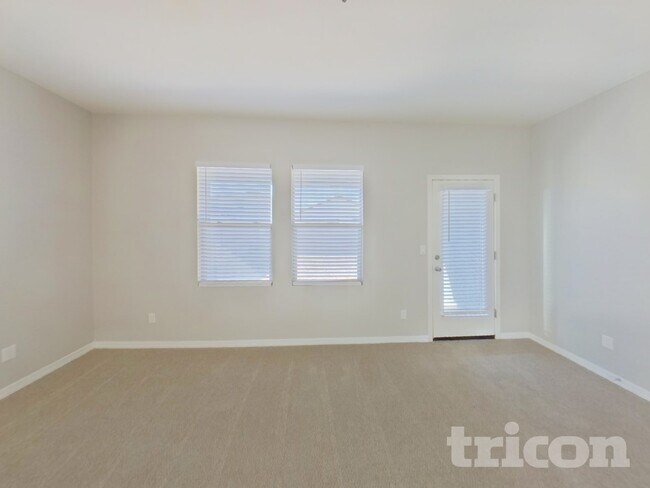 Building Photo - 35381 W Santa Clara Ave