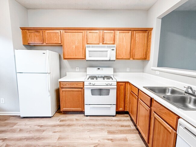 Foto del edificio - Spacious townhome in downtown Dawsonville