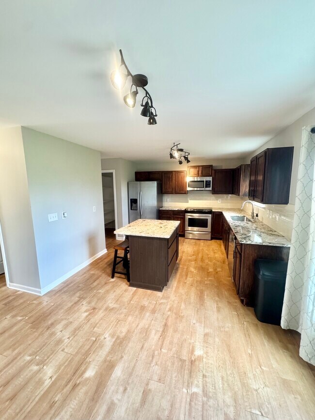 Foto del edificio - 4017 Cadence Dr