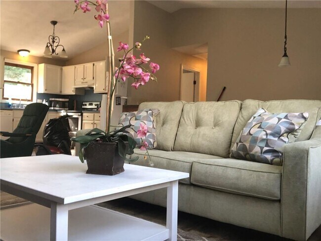 Foto del edificio - 49 Joy Ln