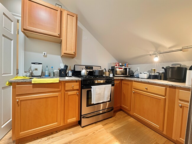 Foto del edificio - 16 Chestnut Hill Ave