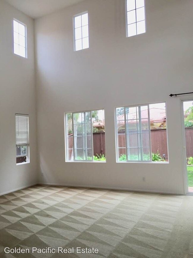 Building Photo - 4 br, 3 bath House - 547 Echo Lane