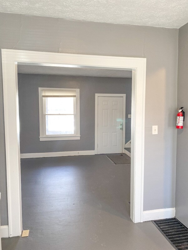 Foto del edificio - 5121 E Burgess Ave