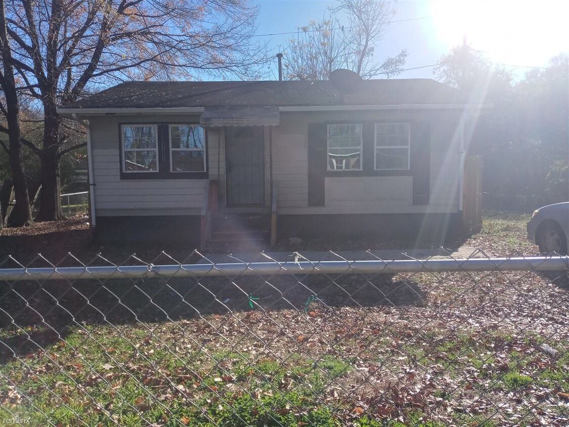 2 br, 1 bath House 16 Lynwood Drive House Rental in Spartanburg, SC