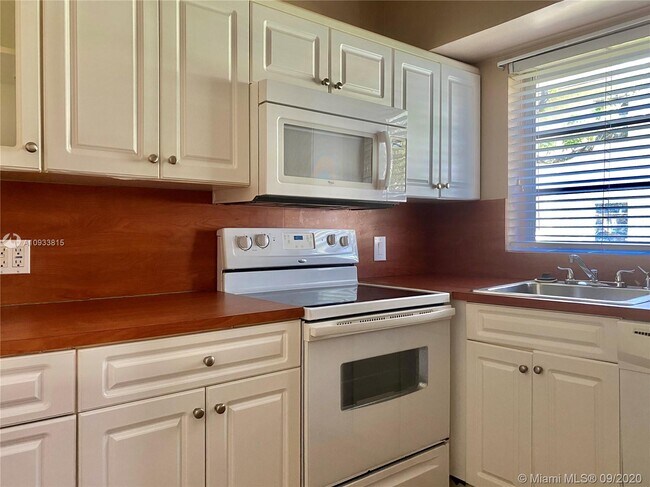 Building Photo - 5531 SW 78th St