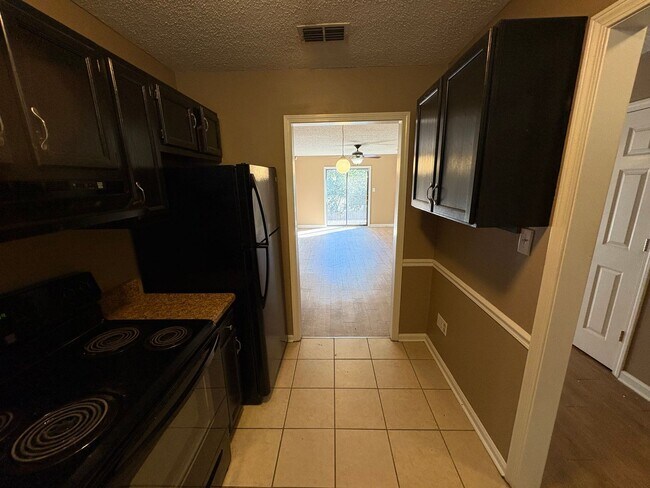 Foto del edificio - PRE-LEASING FOR AUGUST 2026!