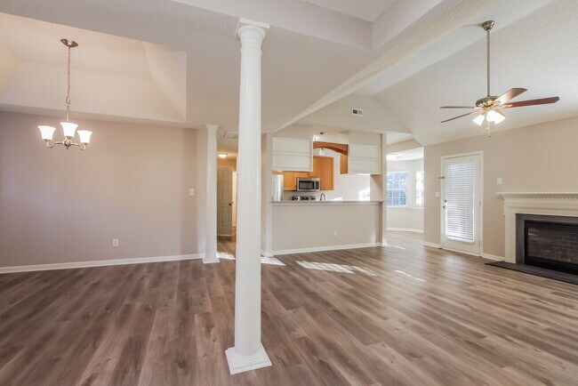 Foto del edificio - 4020 River Falls Dr