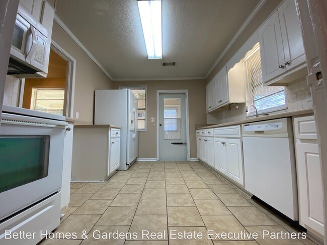 Foto del edificio - 3 br, 1.5 bath House - 2902 Old Louisville Rd