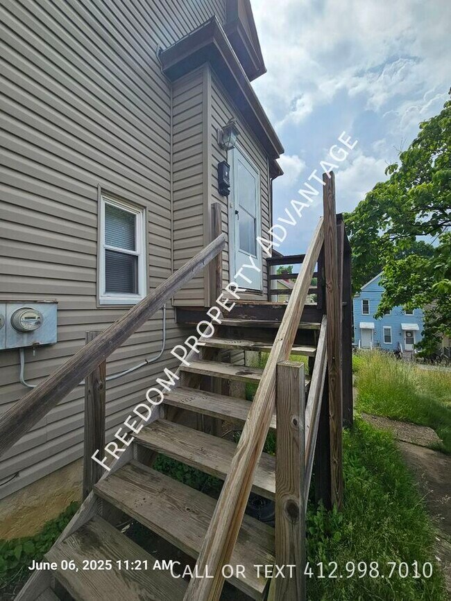 Foto del edificio - 130 Hall Ave