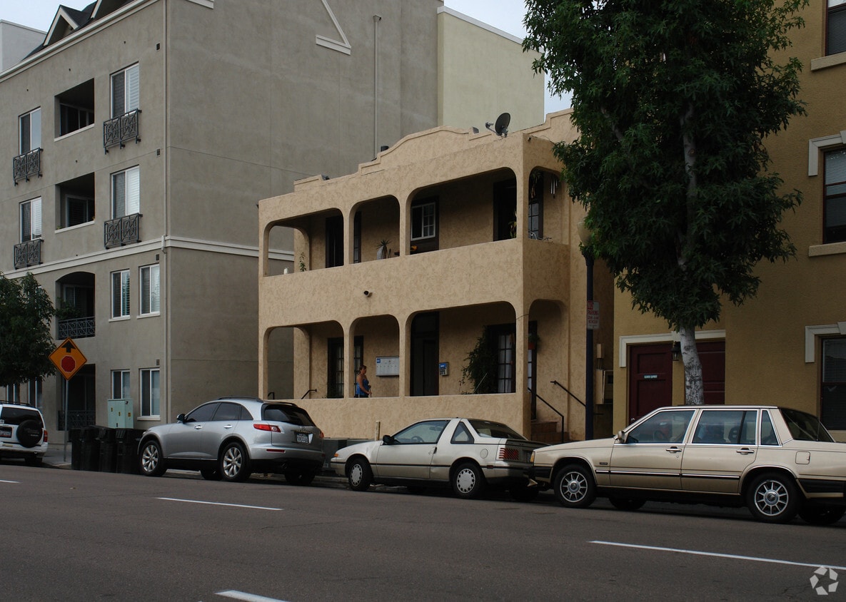 Building Photo - 1642 Columbia St