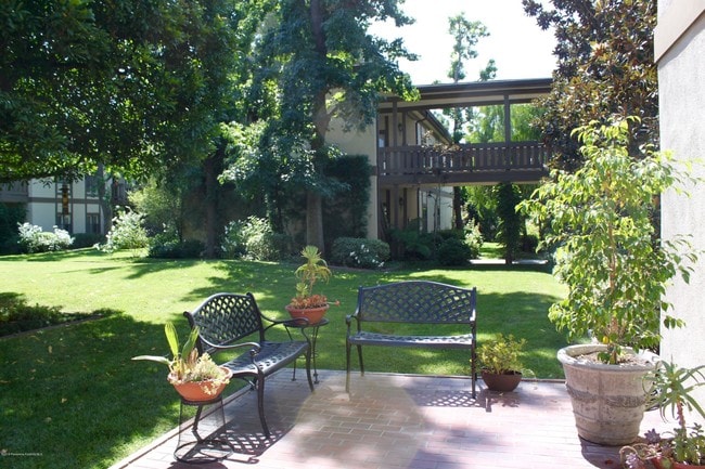 Building Photo - 252 Palmetto Dr