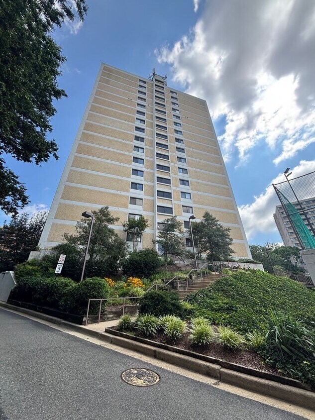 Foto principal - 6101 Edsall Rd