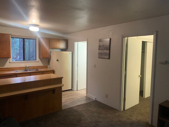Foto del edificio - One Bedroom, One Bath Country Cabin