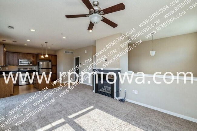 Building Photo - JORDAN CREEK AREA! CORNER UNIT WITH TONS O...