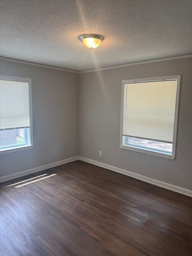 Foto del edificio - 1334 Parkland Rd