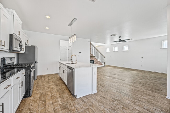 Foto del edificio - 3651 Sandy Brook Dr
