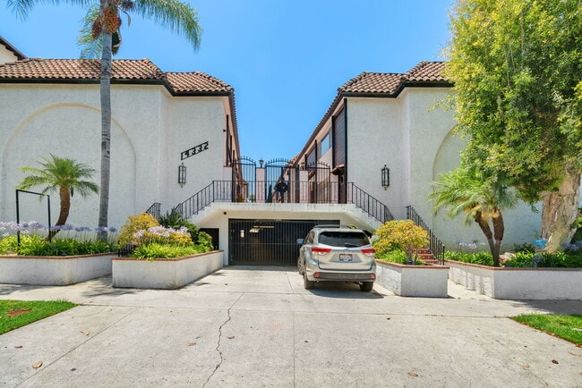 Building Photo - 14332 Dickens St