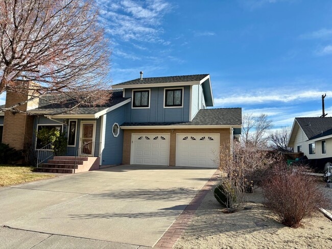 Building Photo - Beautiful expansive home for lease