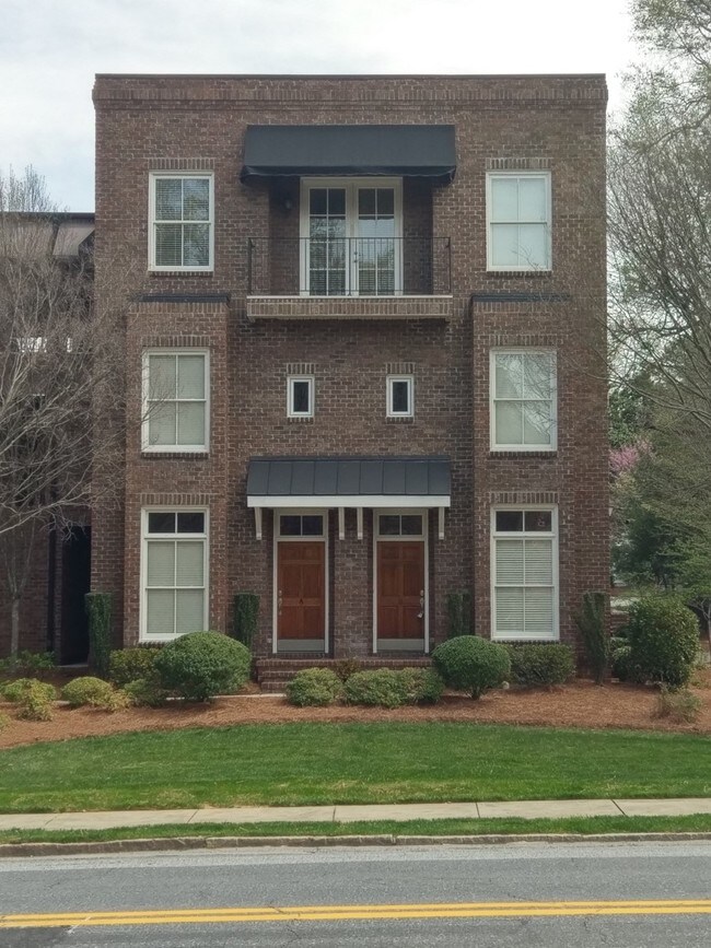 622 N Elm St, Greensboro, NC 27401 Townhouse for Rent in Greensboro